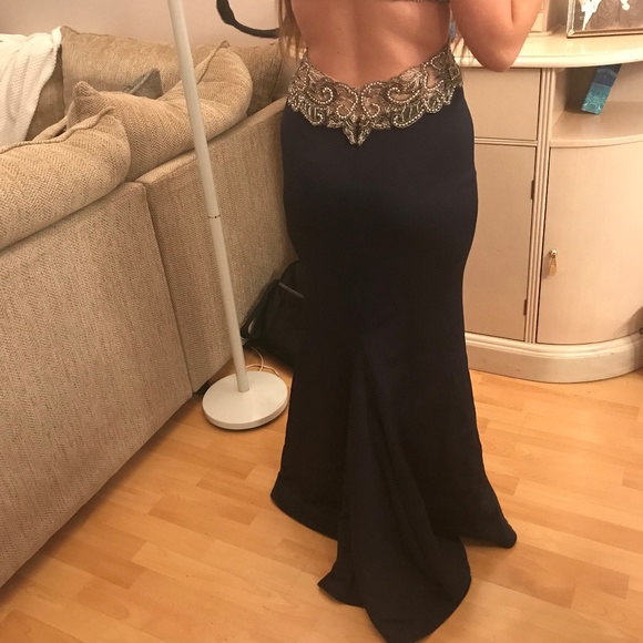 EVENING GOWN - Picture 2 of 3